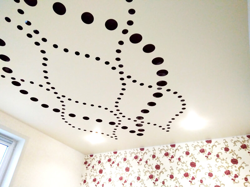 Фото из галереи - резные натяжные потолки