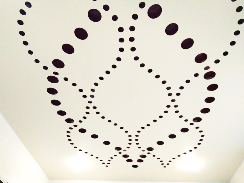 Фото из галереи - резные натяжные потолки
